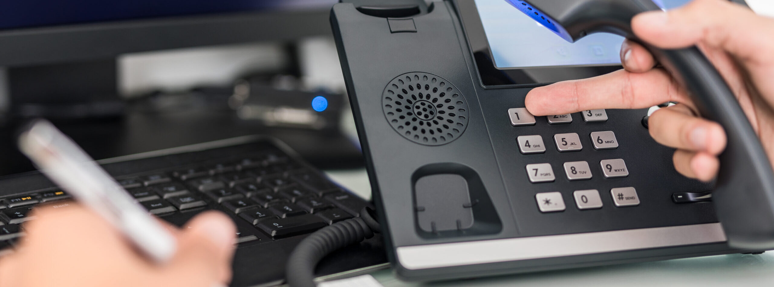 Communication support, call center and customer service help des